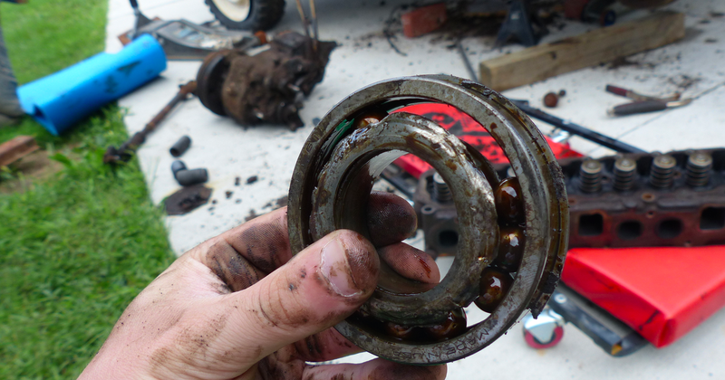 Illustration for article titled This Is What A Thoroughly Broken Manual Transmission Looks Like Inside